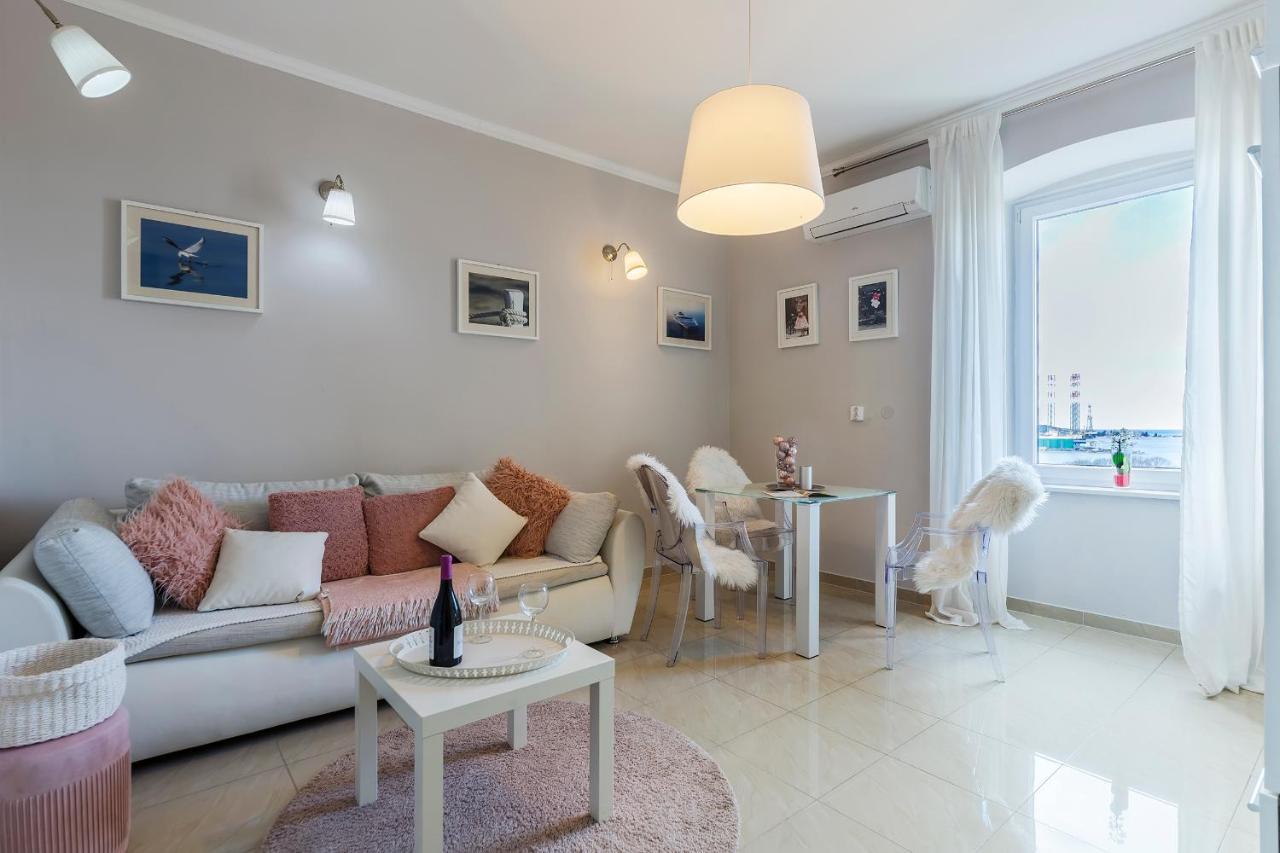 Apartament Captain Emo