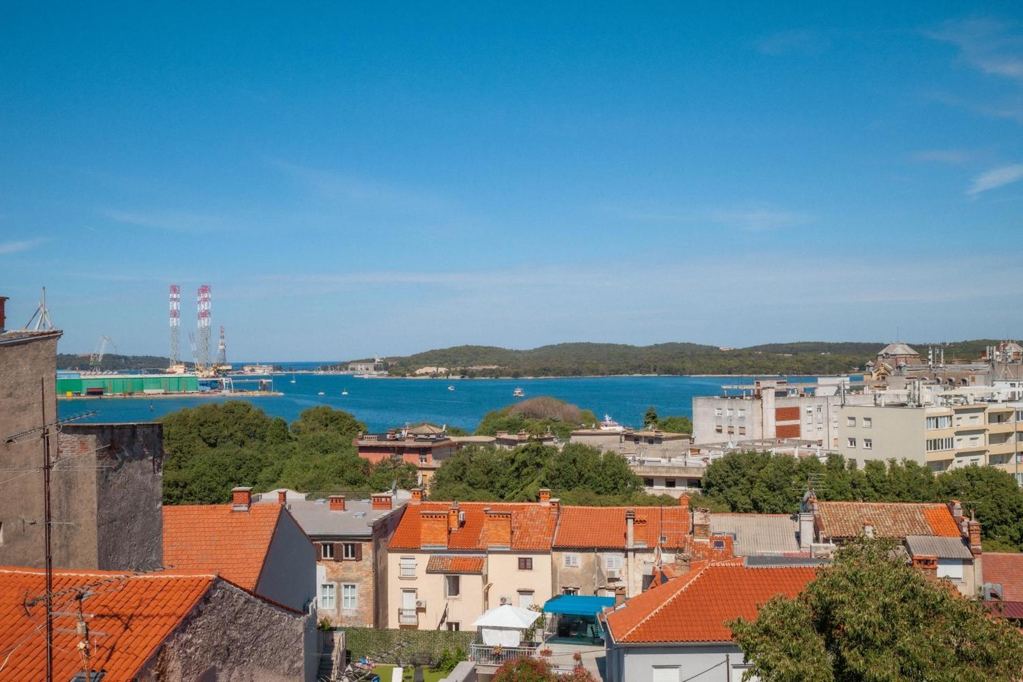 Captain Emo City * Pula