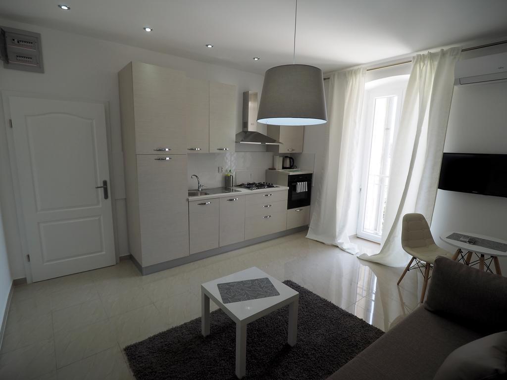 Apartament Captain Emo